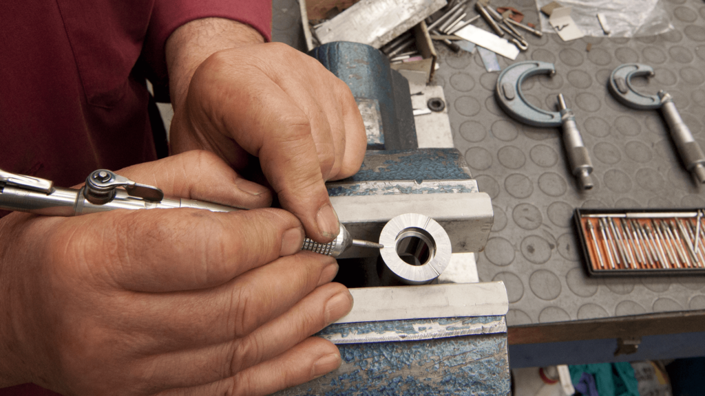 Manual processing of a mechanical component.
